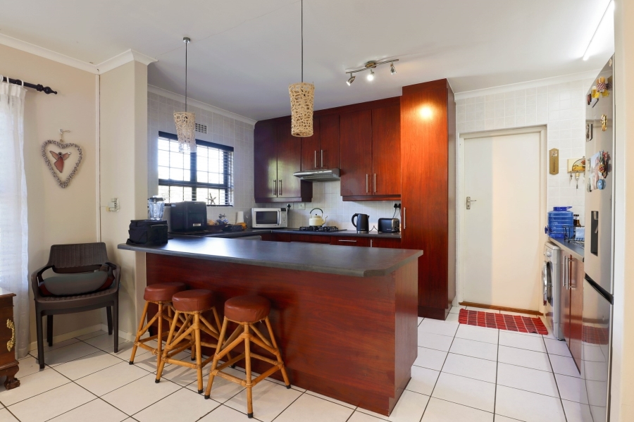3 Bedroom Property for Sale in Sunningdale Western Cape